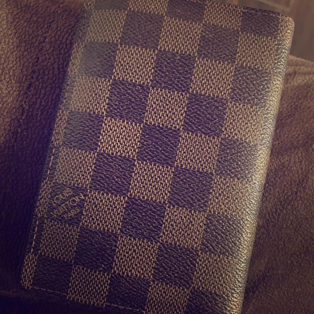 Authentic LOUIS VUITTON Damier Bifold Wallet